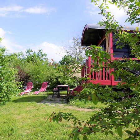 Les Roulottes Et Cabanes Du Livradois Casa de hóspedes Cunlhat Exterior foto