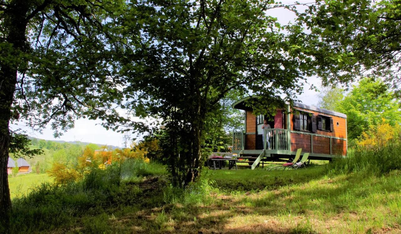 Les Roulottes Et Cabanes Du Livradois Casa de hóspedes Cunlhat Exterior foto